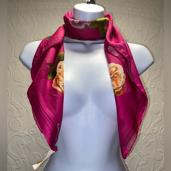 BUNDLE VINTAGE SCARFS MYSTERY BOX 10 VINTAGE SCARFS - Picture 2 of 9